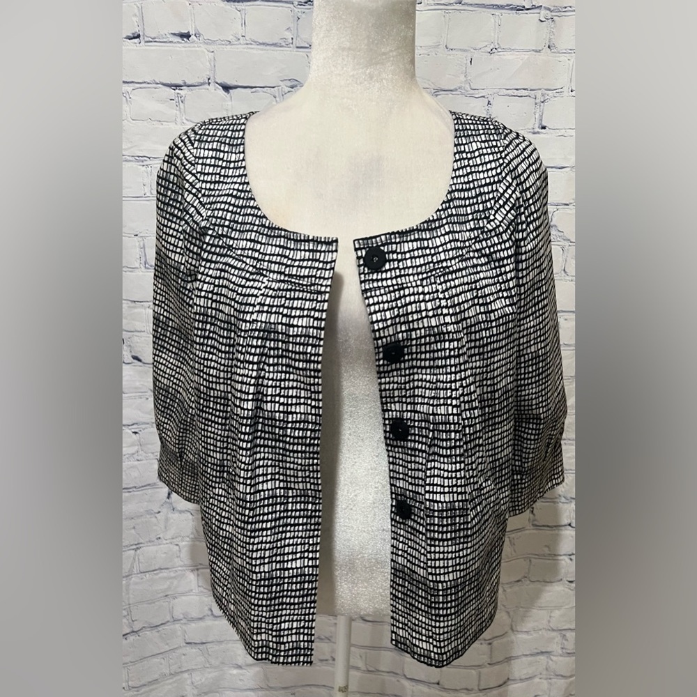 Apostrophe snap closure Black And White coat jacket Size 6